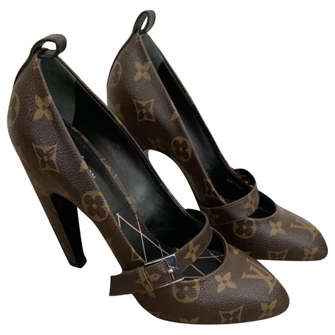 louis vuitton heel pumps.